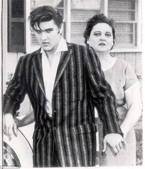 pictures of elvis when his mom died|The Elvis Presley photo that broke the worlds heart